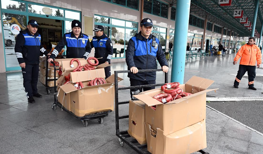 MERSİN BÜYÜKŞEHİR SAĞLIKSIZ KOŞULLARDA GIDA SEVKİYATINA GEÇİT VERMİYOR