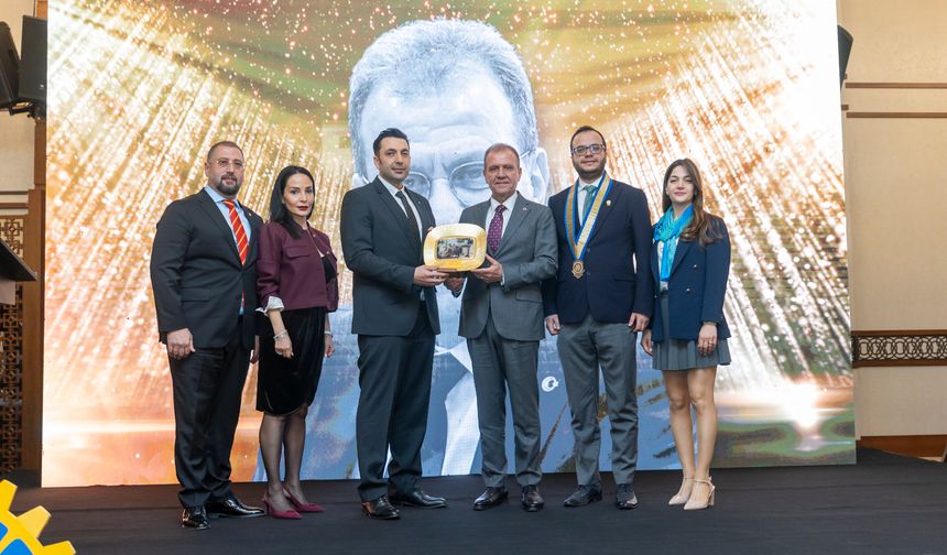 Vahap Seçer, ‘Toros Rotary Meslek Hizmetleri Ödül Töreni’ne katıldı