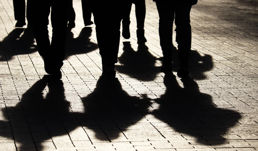 Gençlik Şiddeti Alarm Veriyor: Adana’daki Bıçaklı Saldırı Toplumsal Yaraya Dönüştü