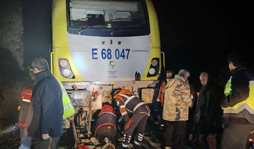 Balıkesir’de Yolcu Treni Raydan Çıktı: 150 Yolcu Tahliye Edildi