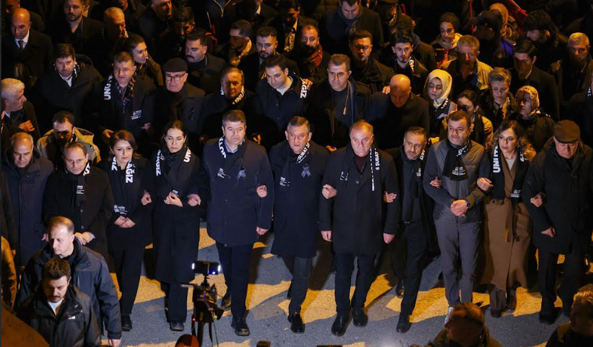 GÜLCAN KIŞ: DEPREM BÖLGESİNDE ENKAZI CHP’Lİ BELEDİYELER KALDIRIYOR