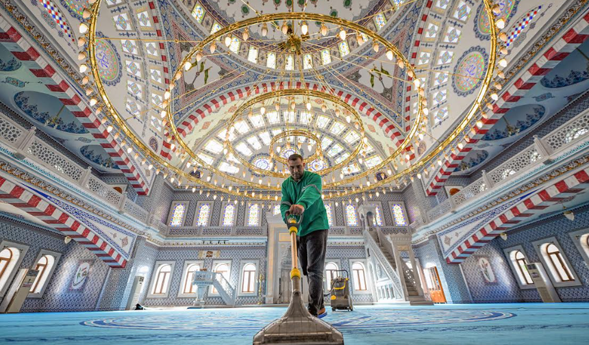 MERSİN BÜYÜKŞEHİR KENT GENELİNDE İBADETHANELERİ TİTİZLİKLE TEMİZLİYOR