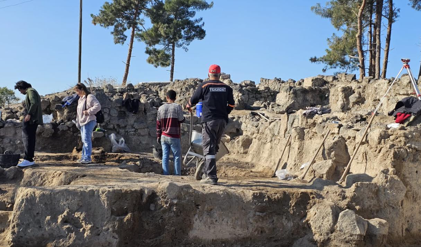 Çukurova Üniversitesi Tatarlı Höyük Kazısı, Geleceğe Miras Projesi Kapsamında “Model Proje” Statüsü Kazandı