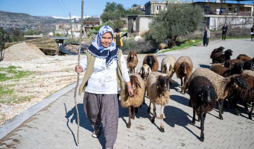 MERSİN BÜYÜKŞEHİR’İN SÜRDÜRÜLEBİLİR PROJESİ’NDEN 360 YETİŞTİRİCİ FAYDALANDI