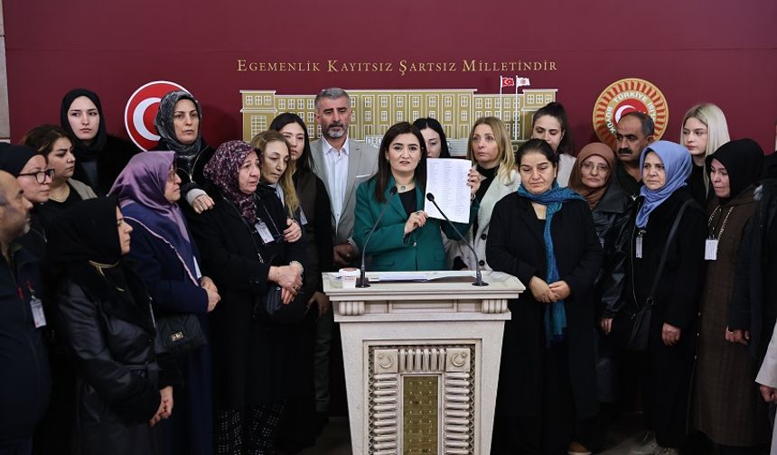 CHP İzmir Milletvekili Av. Sevda Erdan Kılıç, “Adalet arayan aileler ile Meclis’te bir araya geldi.”