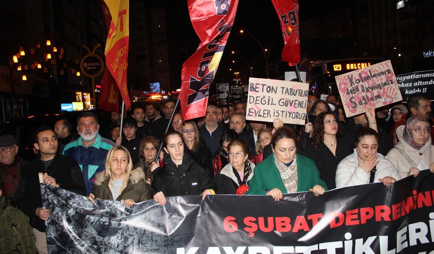 Saatler Hâlâ 04.17: Adana’da Yağmur Altında Adalet Yürüyüşü