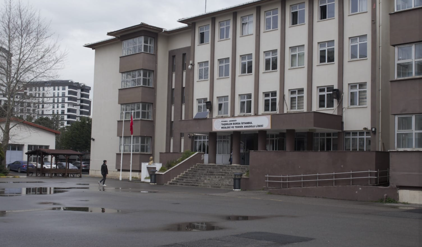 17 Yaşındaki Öğrenci 2 Öğretmenini ve Bir Öğrenciyi Bıçakladı