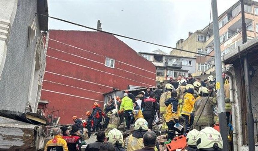 Fatih’te 3 Gecekondu Çöktü: Kurtarma Çalışmaları Sürüyor