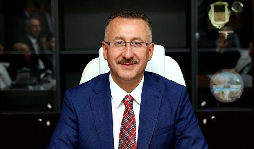 Adapazarı Belediye Başkanı Mutlu Işıksu AK Parti’den İstifa Etti