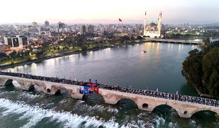 YÜREĞİR BELEDİYESİ’NDEN TAŞKÖPRÜ’DE 5 BİN KİŞİLİK İFTAR SOFRASI