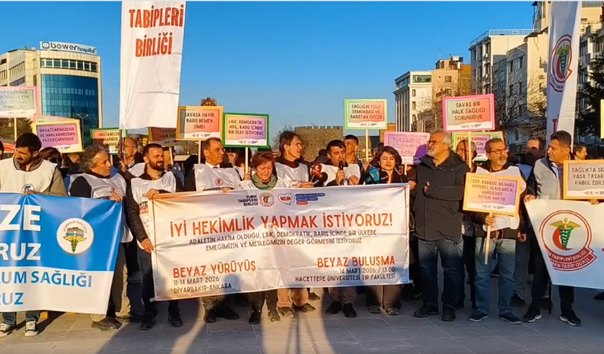 Hekimlerin Ankara’ya “Beyaz Yürüyüşü” Diyarbakır’dan başladı
