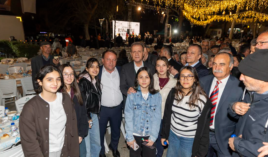 BAŞKAN SEÇER VE MERAL SEÇER MUT HALKIYLA İFTAR SOFRASINDA BULUŞTU