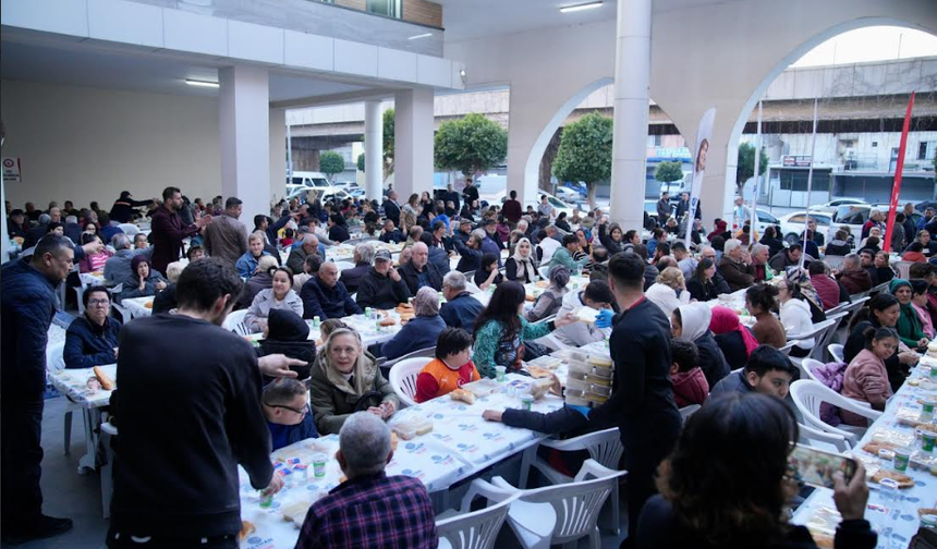 SEYHAN BELEDİYESİ’NDEN KAPSAYICI İFTAR SOFRASI