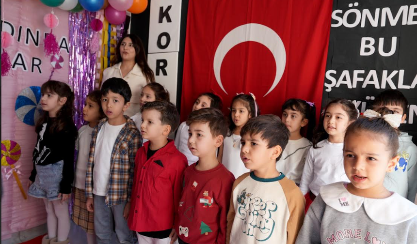 ÇUKUROVA’DA MİNİKLERDEN İSTİKLAL MARŞI’NA ANLAMLI ANMA