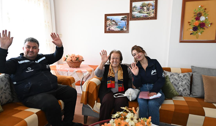 MERSİN BÜYÜKŞEHİR, “YAŞLI DESTEK HİZMETLERİ” İLE YAŞ ALMIŞLARIN EVİNDE BİR SES OLUYOR