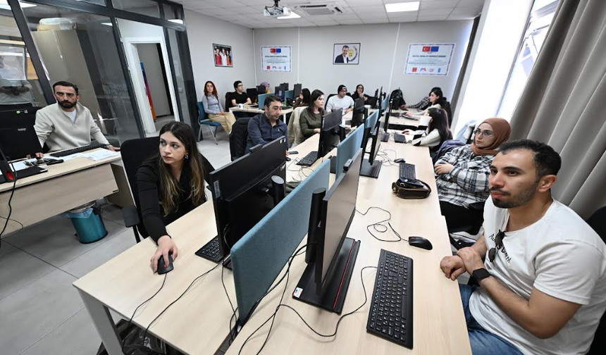 MERSİN BÜYÜKŞEHİR’DEN GENÇLERE YAPAY ZEKA VE VERİ ANALİZİ EĞİTİMİ