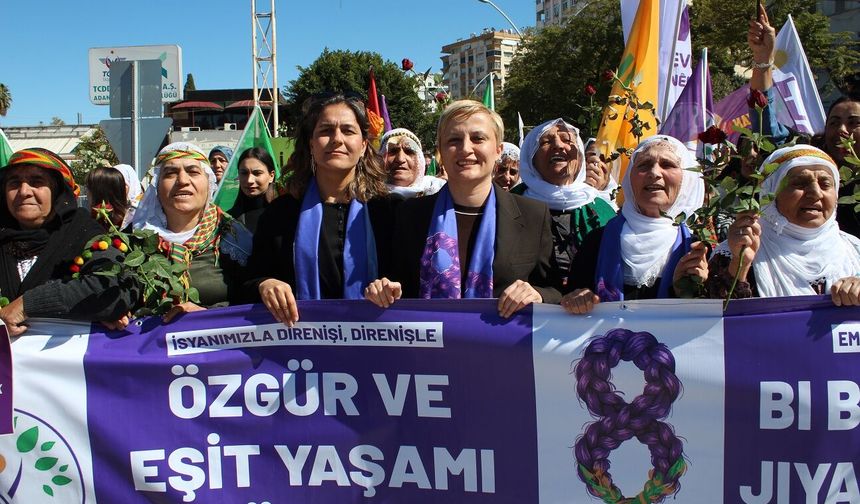 Perihan Koca Adana’daki 8 Mart Mitinginde Konuştu: “Kadın Cinayetleri Politiktir, Umut Örgütlü Mücadelededir”