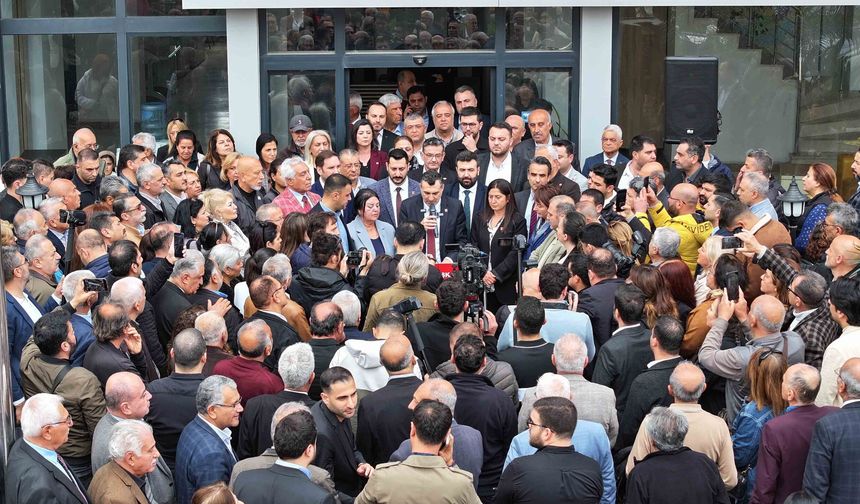 Adana'da, Ekrem İmamoğlu’nun tutuklanmasının 1. Yılı nedeniyle basın açıklaması gerçekleştirildi