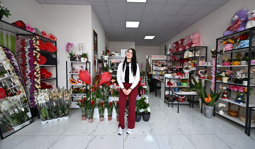 Gökçe Tamara Güngör, MERCEK’te aldığı yapay çiçekçilik eğitimi sonucu kendi işletmesini açtı