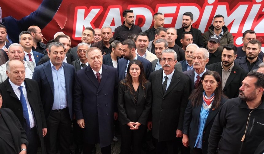 Yağmura Rağmen Binlerce Ceyhanlı Meydanda: Kadir Aydar İçin Adalet Çağrısında Bulundu