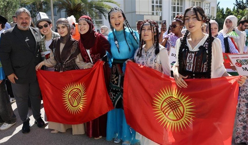 Çukurova Üniversitesinde Kültürlerin Buluşma Noktası: Globalfest Başladı