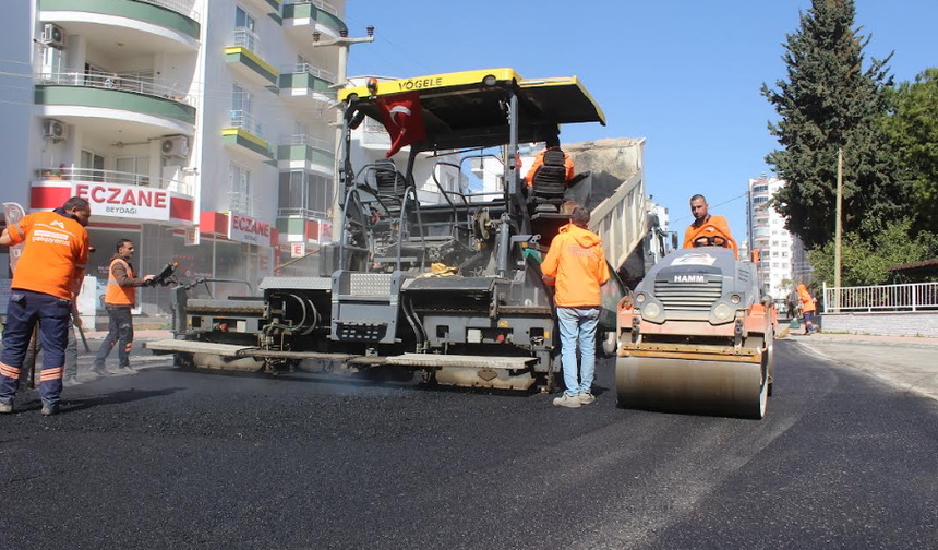 MERSİN BÜYÜKŞEHİR’İN YOL YAPIM EKİPLERİ MEZİTLİ YENİ MAHALLE’DE YOL YENİLEME ÇALIŞMASI GERÇEKLEŞTİRDİ