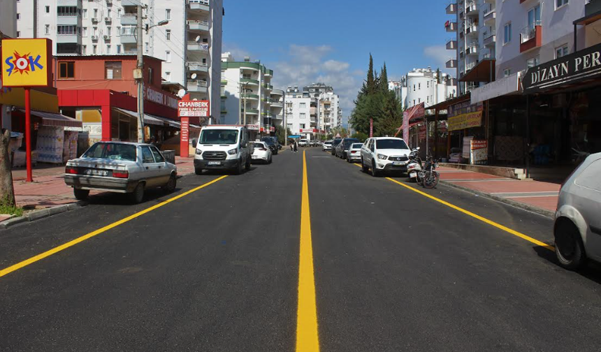 BÜYÜKŞEHİR’İN YOL YAPIM EKİPLERİ YOĞUN KULLANILAN GÜZERGÂHLARDA YOL YENİLEME MESAİSİNDE