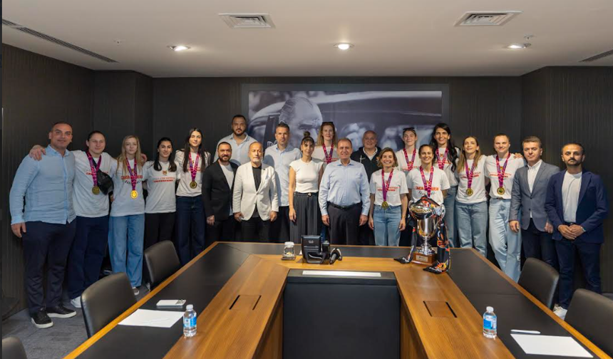 BAŞKAN SEÇER, ÇİMSA ÇBK MERSİN TAKIMI İLE BİR ARAYA GELDİ