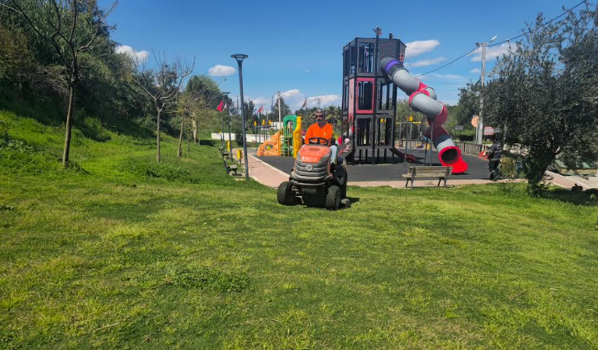 ÇUKUROVA BELEDİYESİ’NDEN PARK VE YEŞİL ALANLARDA YOĞUN MESAİ