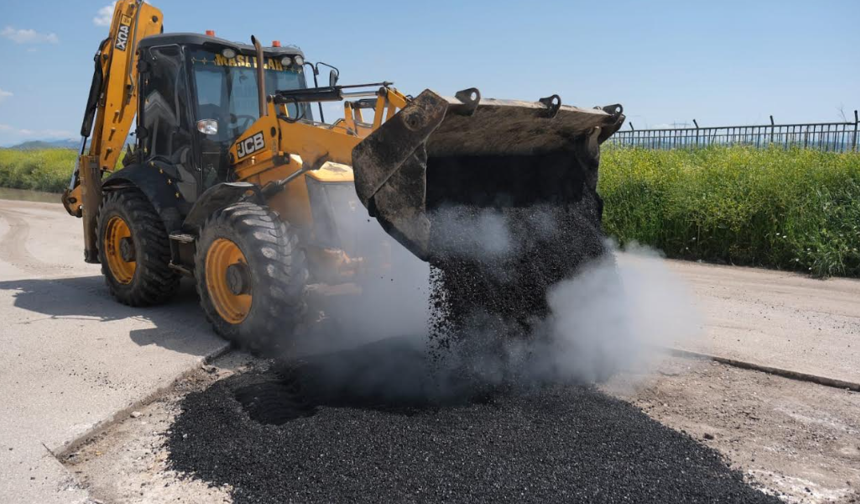 Ceyhan Belediyesi’nden Yol ve Kaldırımlarda Yoğun Mesai