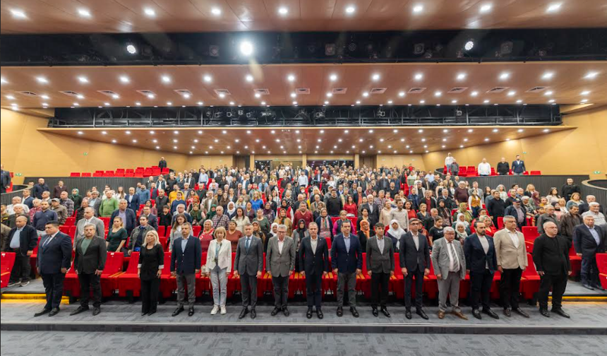 BAŞKAN SEÇER, ‘ÜRETMEZSEK TÜKENİRİZ’ KONFERANSINA KATILDI