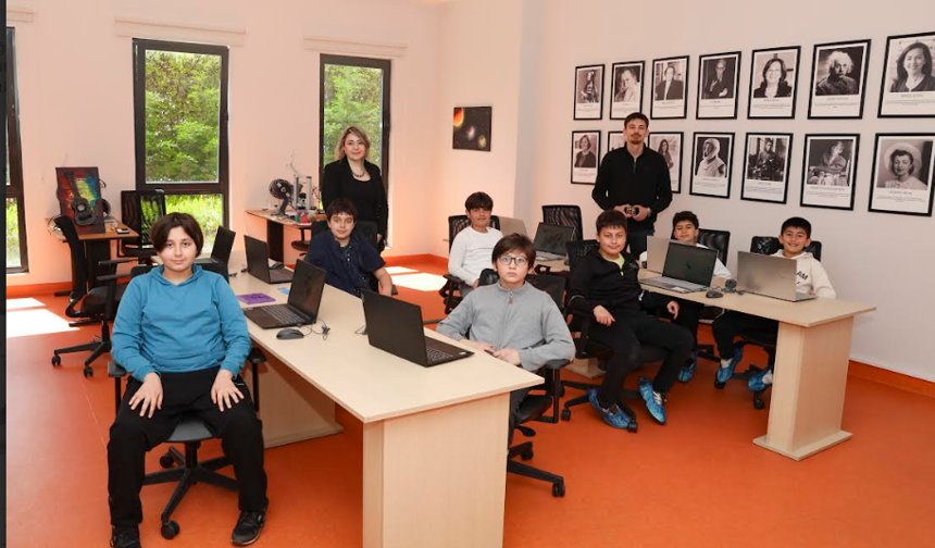 MERSİN BÜYÜKŞEHİR ÇOCUKLARA TEKNOLOJİYİ DOĞRU ŞEKİLDE KULLANMAYI ÖĞRETİYOR