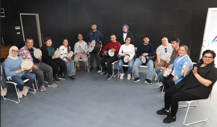 MERSİN BÜYÜKŞEHİR ENGELLERİ BU KEZ MÜZİĞİN RİTMİ İLE AŞIYOR