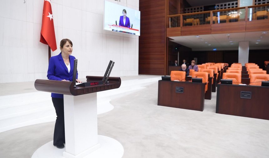 DEM Parti’li Kezban Konukçu’dan PTT’de Cumartesi Mesaisi Tepkisi: “Hukuksuz Dayatma Son Bulmalı”