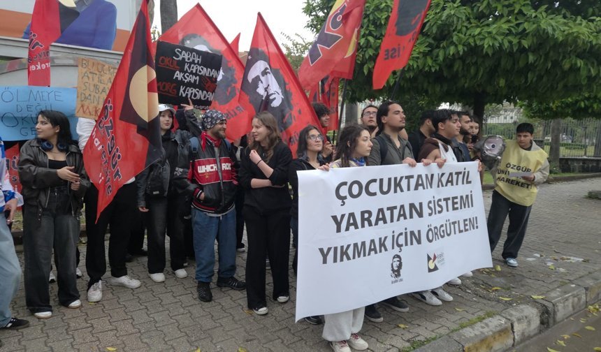 Adana’da Öğrencilerden Yürüyüş: “Yusuf Tekin İstifa” Sloganı Yükseldi