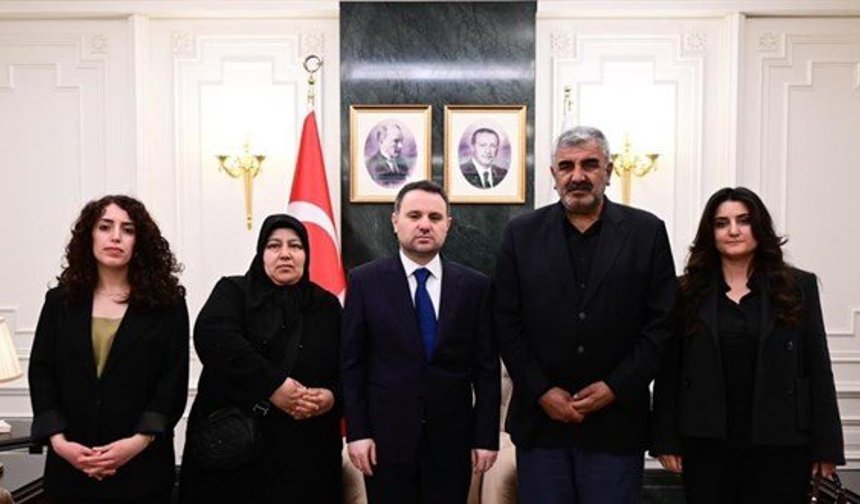 Bakan Gürlek, Rojin Kabaiş’in Ailesiyle Görüştü: “Dosyanın Sonuna Kadar Üzerine Gideceğiz”