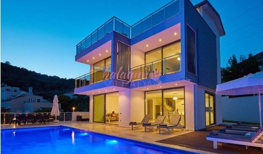 Balayı İçin En Romantik ve Muhafazakâr Kiralık Villa Nasıl Seçilir?