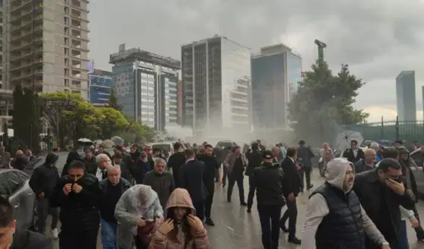 SON DAKİKA: CHP Genel Merkezine Polis Müdahalesi Başladı
