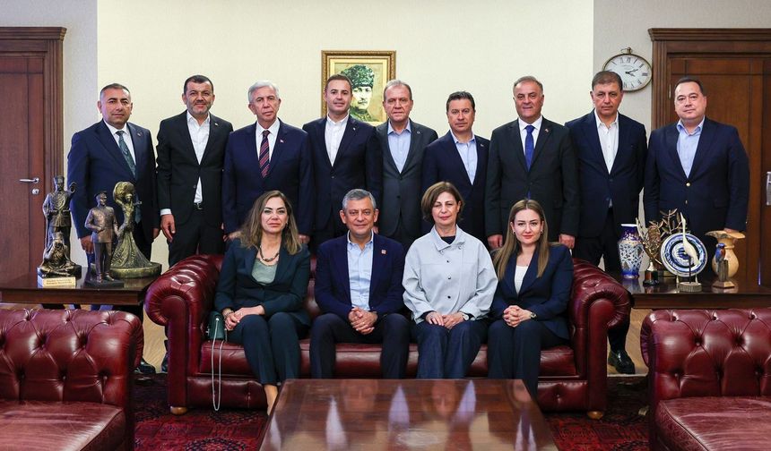 CHP’li Büyükşehir Belediye Başkanlarından Ortak Mesaj: “Özgür Özel’in ve Parti Yönetimimizin Yanındayız”