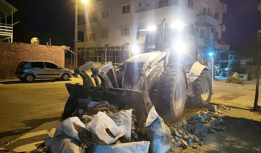 Ceyhan Belediyesi'nden Beş Mahallede Gece Mesaisi