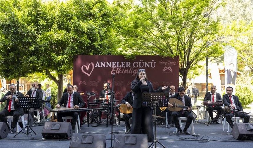 MERSİN BÜYÜKŞEHİR ANNELER GÜNÜNÜ KUTLADI