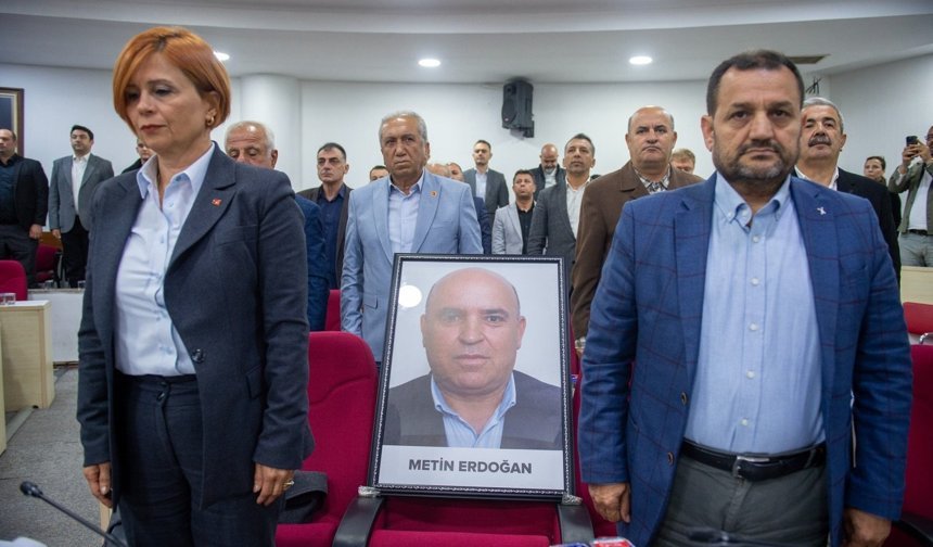 Seyhan Belediye Meclisi’nde Merhum Metin Erdoğan Anıldı