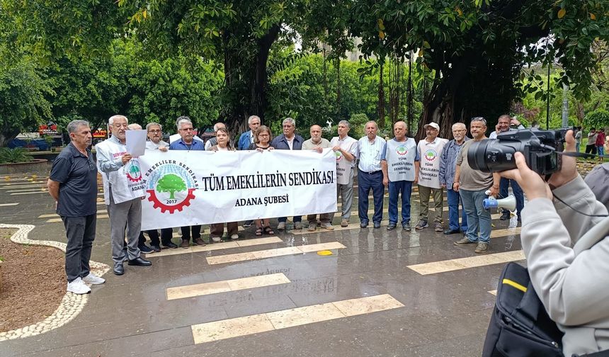 Yağmur Altında Emekli İsyanı: “Bayram Değil, Yoksulluk Dayatılıyor”