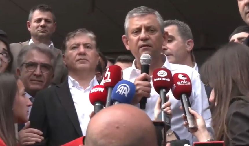 “CHP Bundan Sonra Sokaktadır”: Özgür Özel’den Genel Merkez Önünde Sert Mesajlar