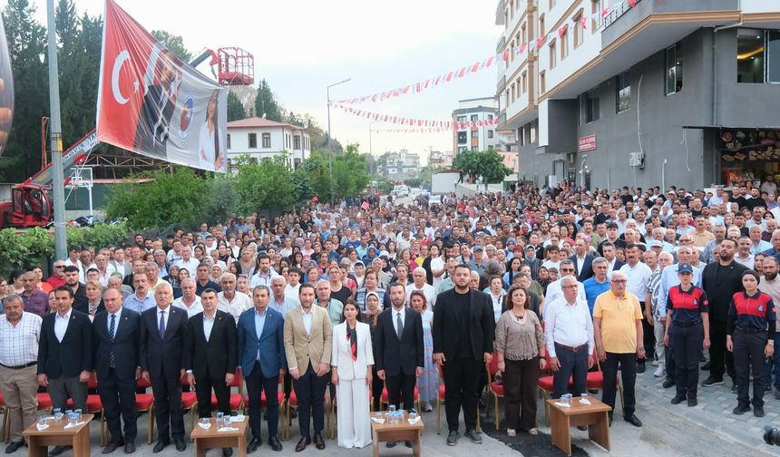 Ceyhan'ın İlk Araç Üst Geçit Köprüsünün Temeli Coşkuyla Atıldı
