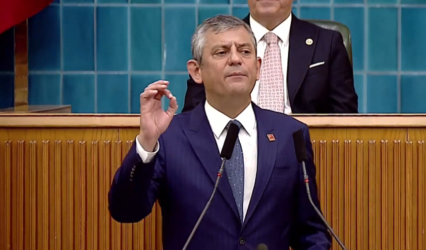 Özgür Özel: “Görevi bırakmayı bilseydi madalyası daha büyük olacaktı”