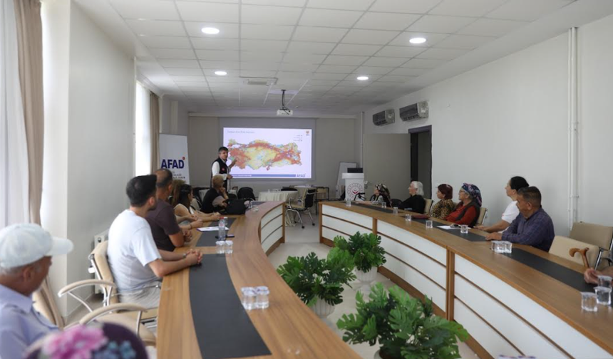 Huzurevinde Yaşayan Yaşlılar İçin Afet Farkındalık Eğitimi Düzenlendi
