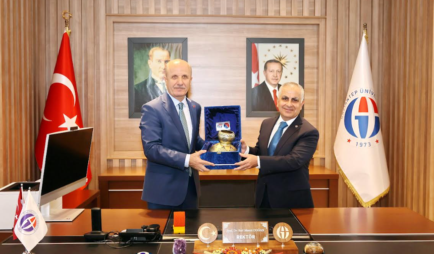 YÖK BAŞKANI PROF. DR. EROL ÖZVAR, GAZİANTEP ÜNİVERSİTESİNİ ZİYARET ETTİ