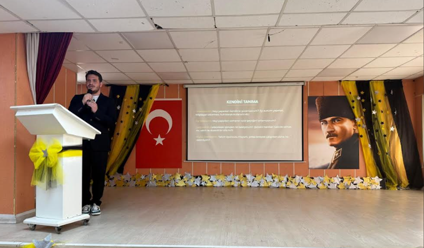 GENÇLER, İŞ DÜNYASINA BÜYÜKŞEHİR KARİYER MERKEZİ İLE DAHA DONANIMLI HAZIRLANIYOR