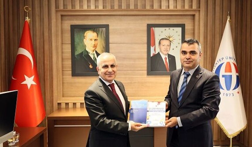 REKTÖR DOĞAN, TÜBİTAK DESTEKLİ PROJE YÜRÜTÜCÜSÜ PROF. DR. ALİ BOZKURT’U MAKAMINDA AĞIRLADI